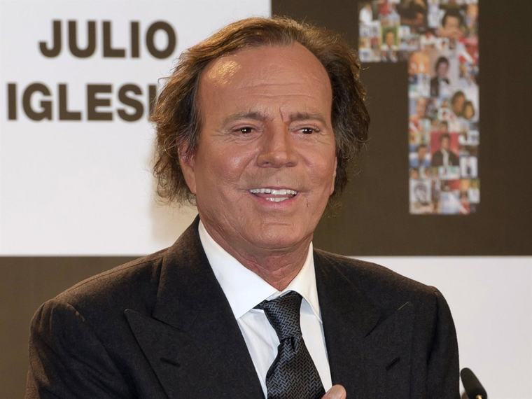 Las extrabajadoras que denunciaron a Julio Iglesias por agresión sexual presentan una querella en la Audiencia Nacional