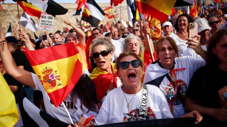 Las imágenes que deja la jornada de manifestaciones en apoyo a Ceuta