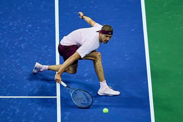 Zverev se mete en cuartos del US Open tras ganar a Darderi