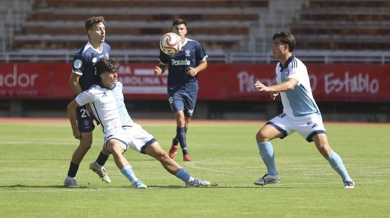 Decepcionante estreno del Compostela en su regreso a la Segunda Federación (0-3)
