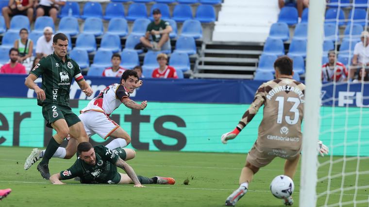 Un doblete de Camello da la primera victoria de la temporada al Rayo