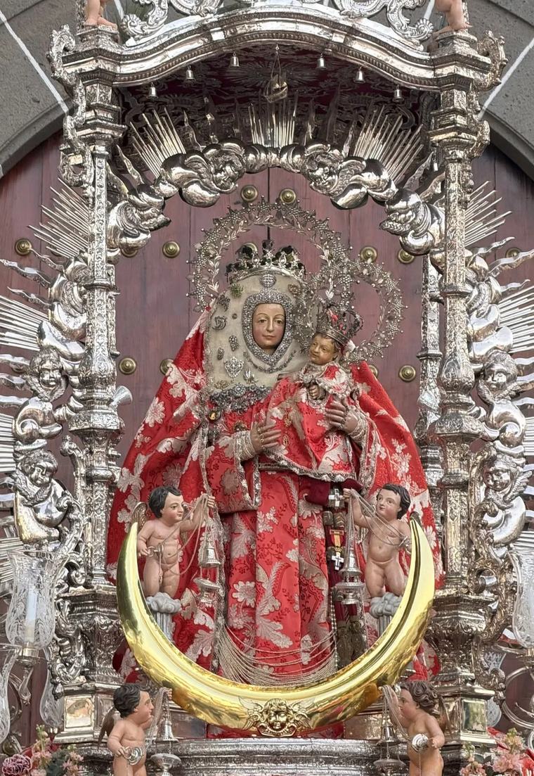 La Romería Ofrenda del Pino reúne a Canarias en torno a la Virgen