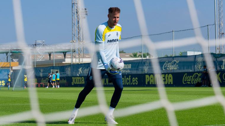 La hora de Gulacsi en un escenario nada extraño para el portero del Villarreal