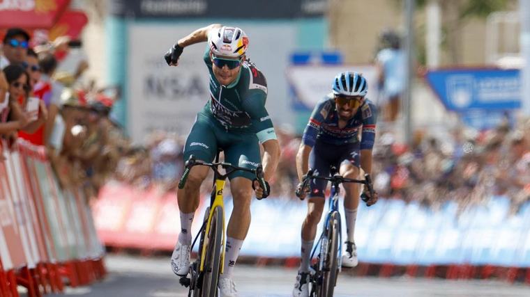 Van Aert impone la ley del clasicómano y Enric Mas sigue un día más de rojo