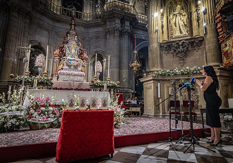 «Granada busca consuelo, esperanza o respuesta en la Virgen de las Angustias»