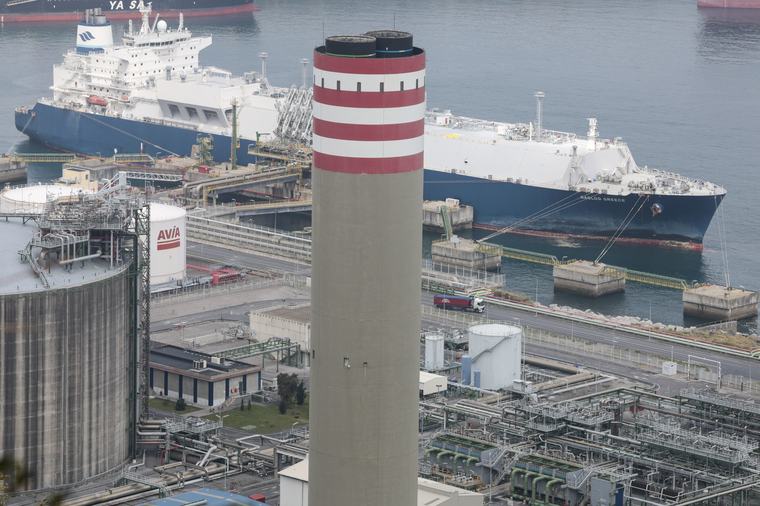 España sufre un parón histórico en sus reservas de gas al desplomarse un 23% la llegada de combustible por barco